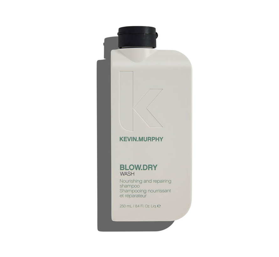 BLOW.DRY.WASH 250 ml (Een sulfaatvrije shampoo die hydrateert en tegelijkertijd herstelt en voedt. De shampoo versterkt het haar, beschermt tegen breuk met extra bescherming tegen hitte.)