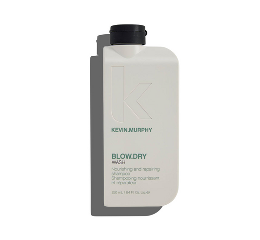 BLOW.DRY.WASH 250 ml (Een sulfaatvrije shampoo die hydrateert en tegelijkertijd herstelt en voedt. De shampoo versterkt het haar, beschermt tegen breuk met extra bescherming tegen hitte.)